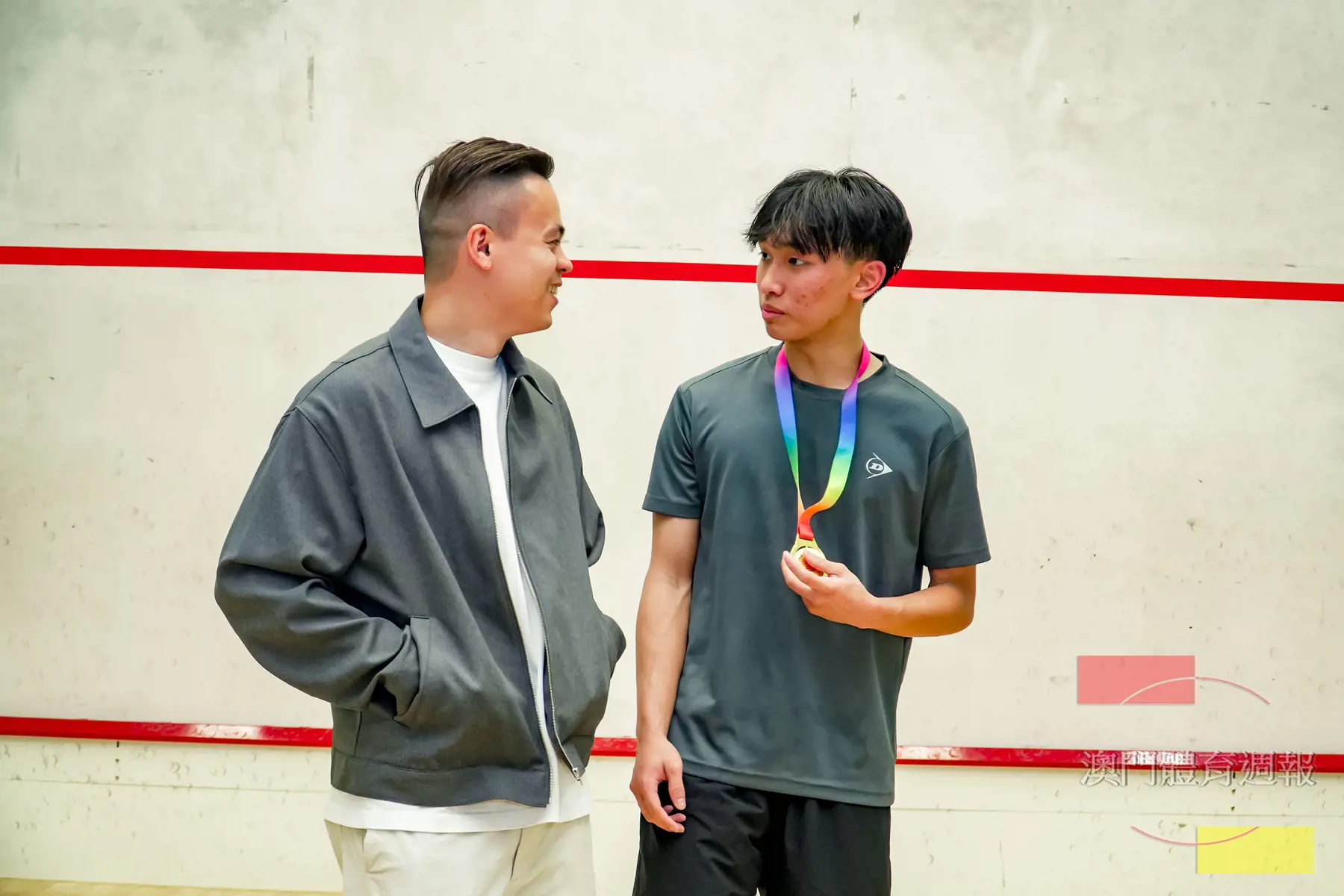 副1 歐文道祝賀獲得兩冠的李嘉熙.jpg